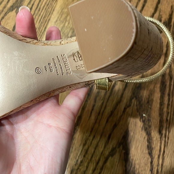 Schutz heels NTW $118 golden - Picture 4 of 5